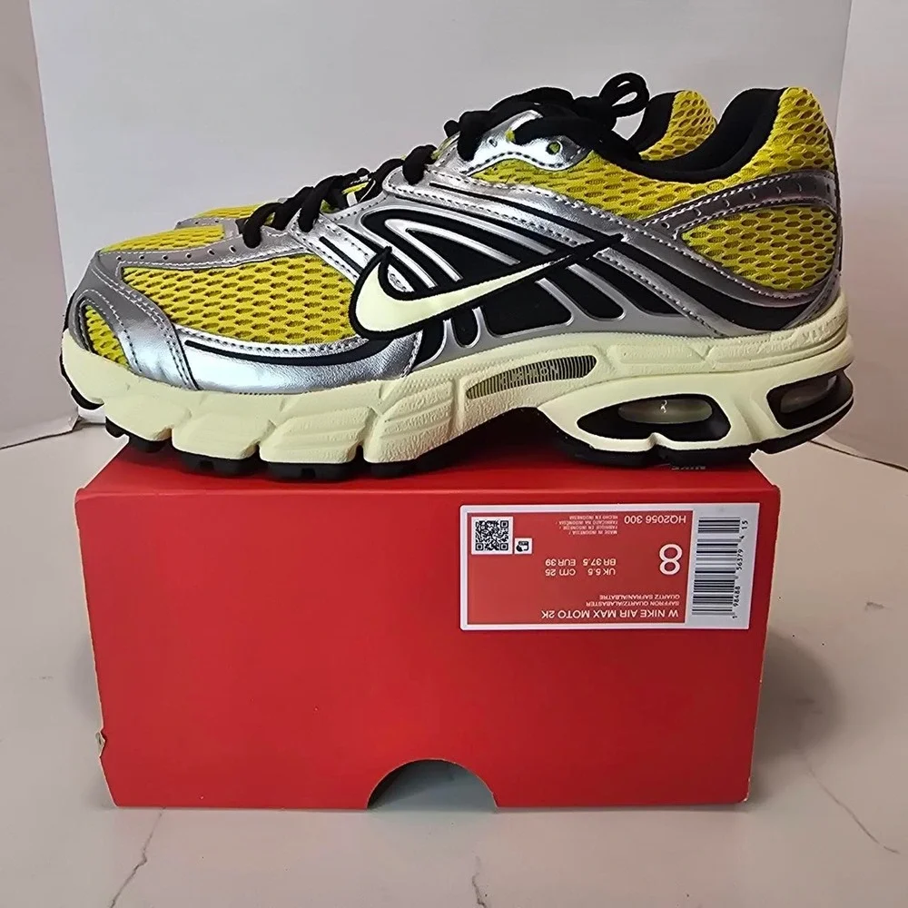 Nike Air Max Moto 2K in Saffron Quartz Women's - 8 US